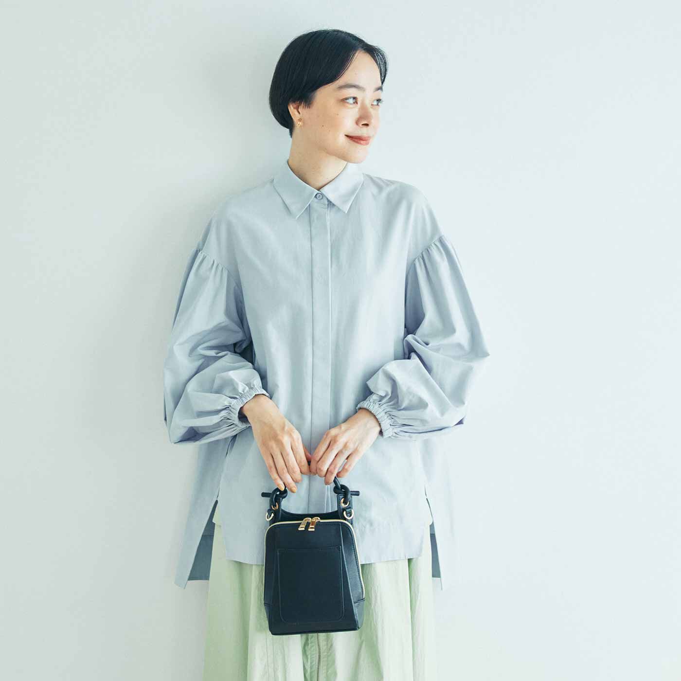 L'AMIPLUS|ラミプリュス 上品見えしてダブルフェイス ハンドバッグにもなる本革ショルダーバッグ〈リッチブラック〉