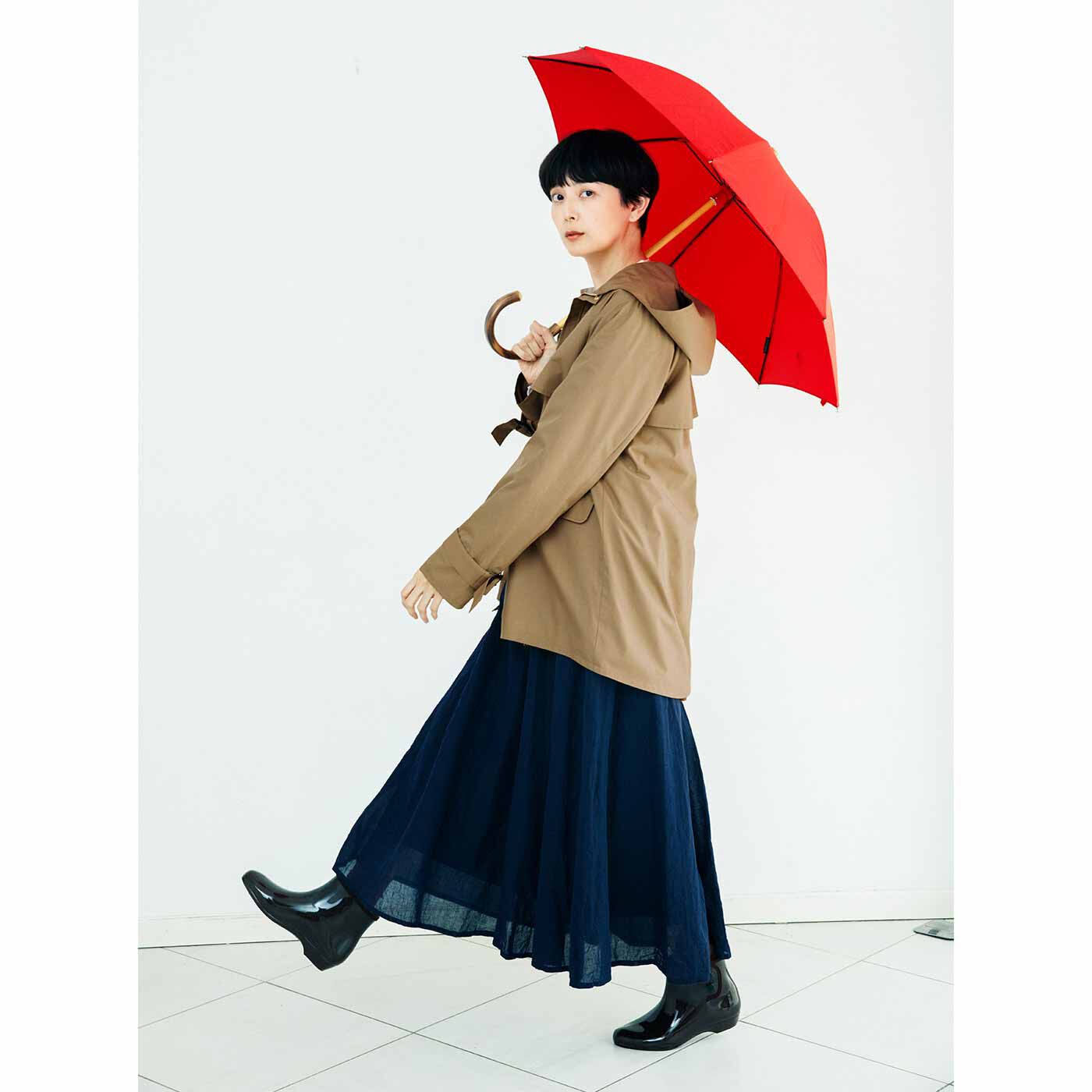 L'AMIPLUS|ラミプリュス プリーツが広がってリュックが背負える！ 撥水（はっすい）素材を使ったトレンチ風ジップアップジャケット