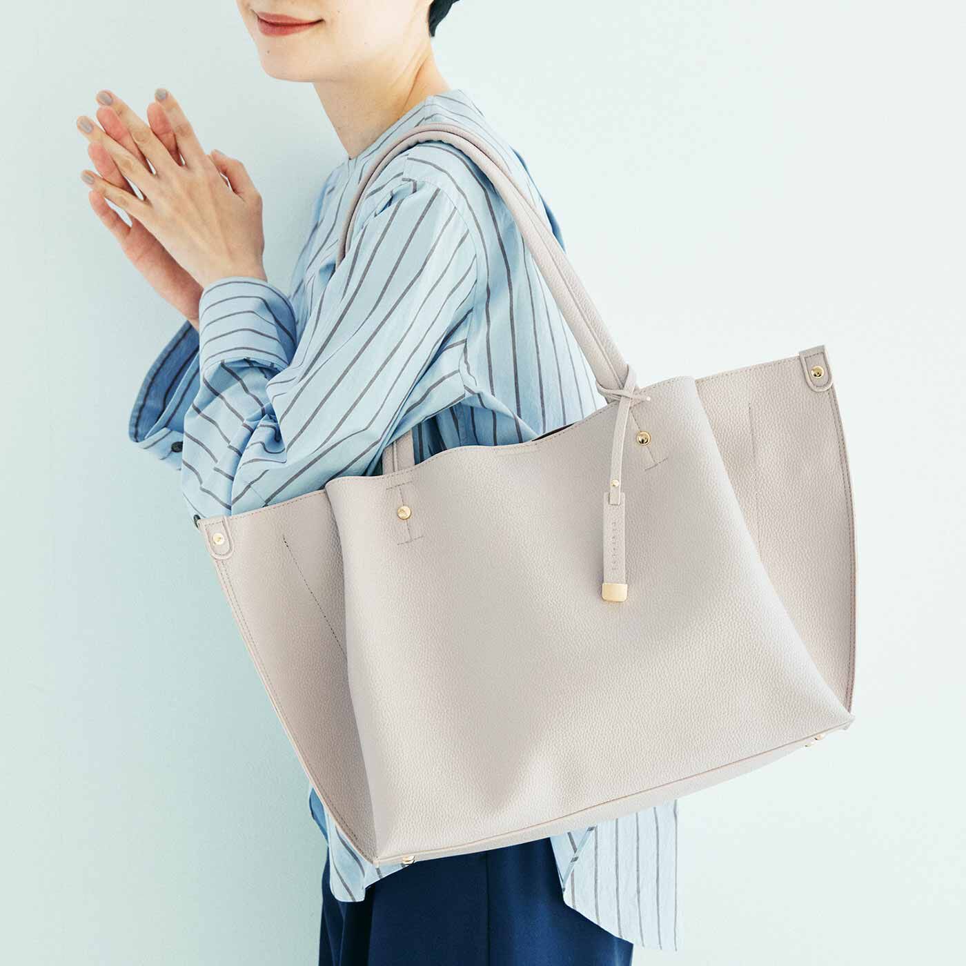 L'AMIPLUS|ラミプリュス パソコンポケットがある 整とん美人な7つ星洗練お仕事バッグ〈ライトベージュ〉
