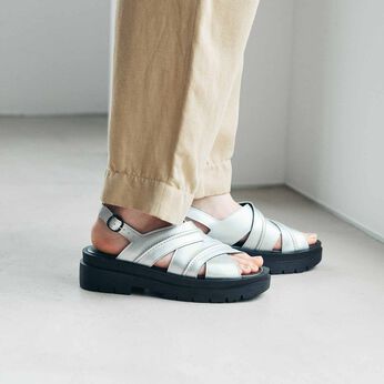 L'AMIPLUS［ラミプリュス］ | Ｌ＋クロスカバーボリュームソールサンダル