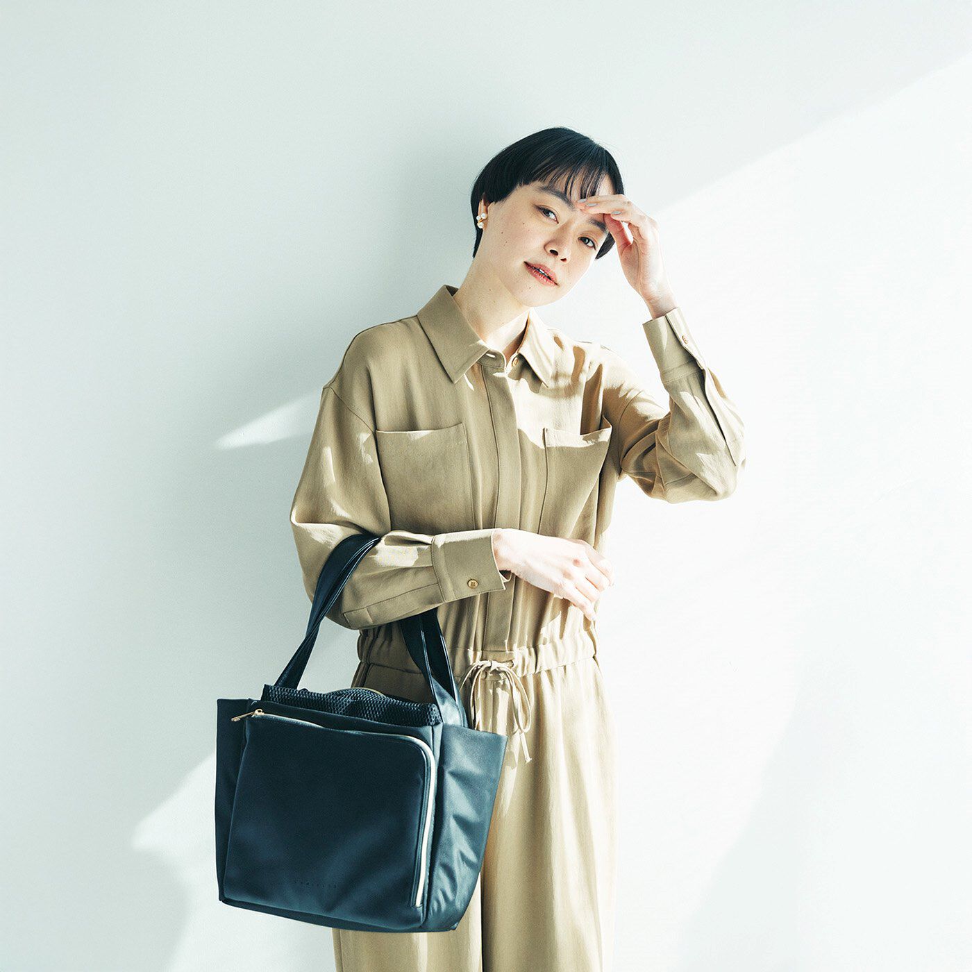 L'AMIPLUS|ラミプリュス　内側総メッシュで整理整とん　異素材コンビのやわらか上品ボックストート〈リッチブラック〉