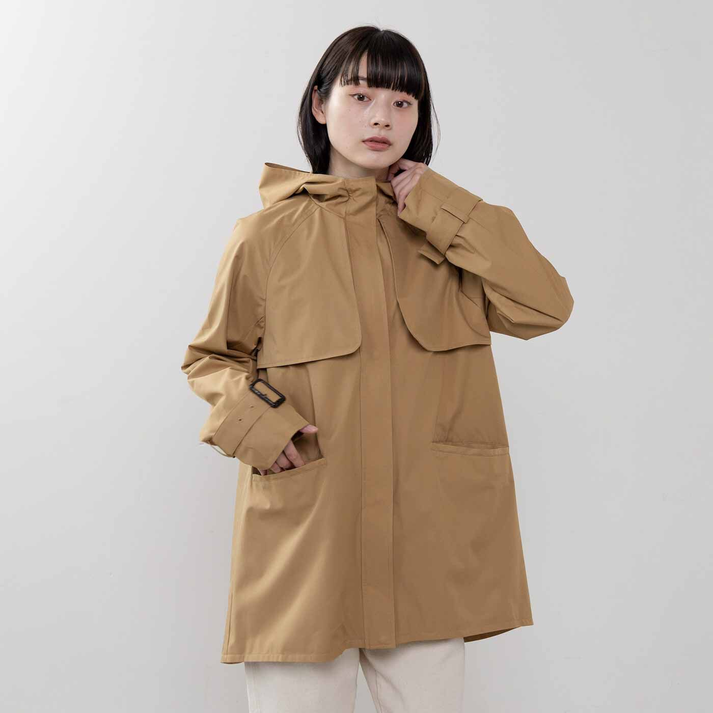 L'AMIPLUS|ラミプリュス プリーツが広がってリュックが背負える！ 撥水（はっすい）素材を使ったトレンチ風ジップアップジャケット