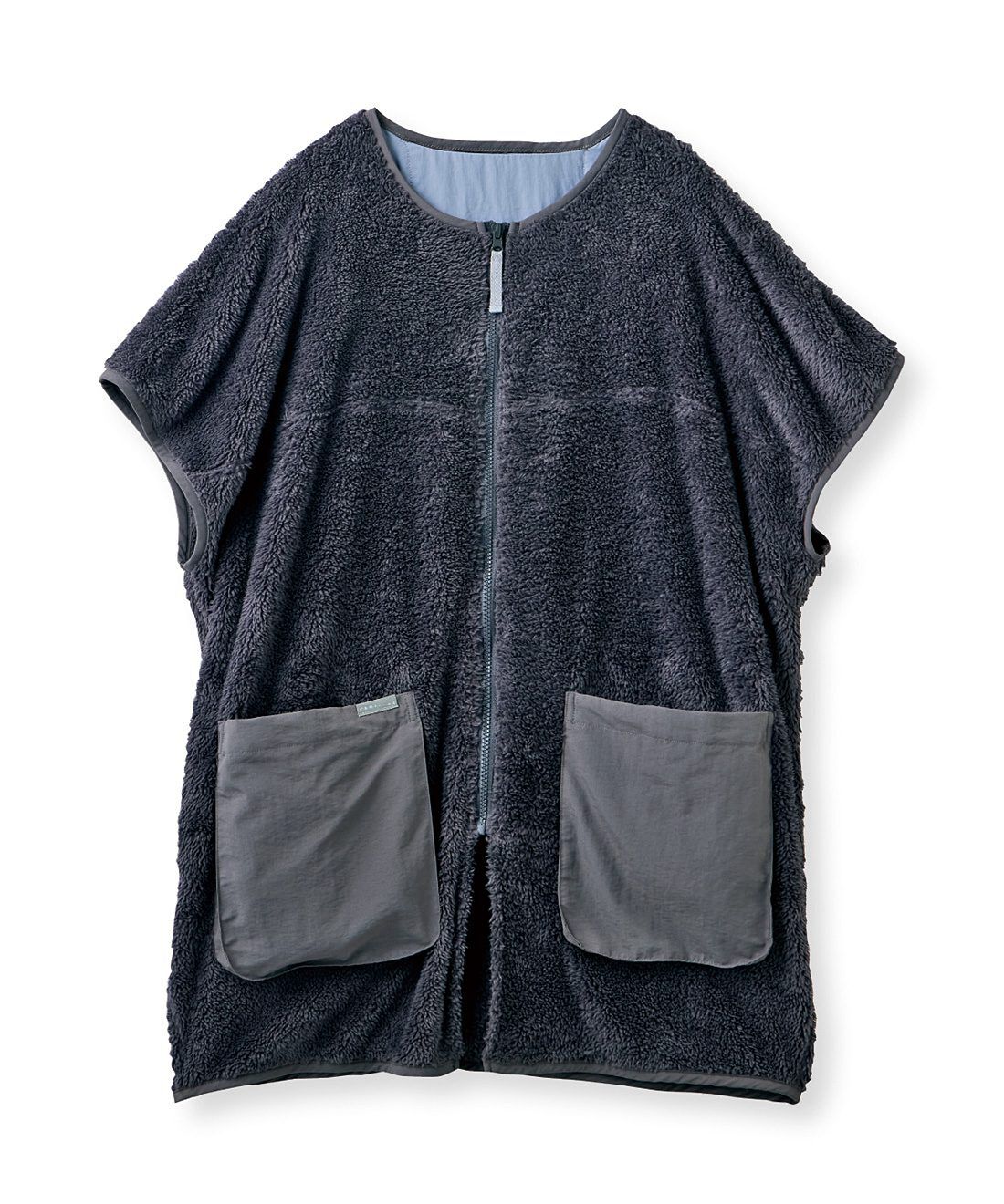 L'AMIPLUS［ラミプリュス］|ラミプリュス　家でも外でもあたたか　ボアベスト見えの着られるブランケットの会|〈チャコールグレー〉