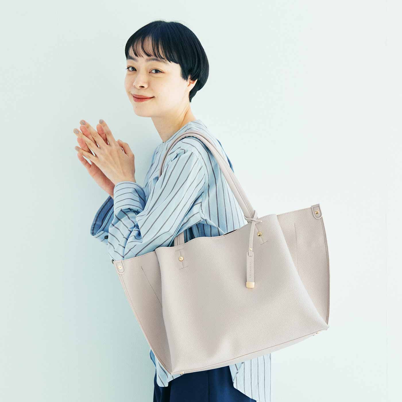 L'AMIPLUS|ラミプリュス パソコンポケットがある 整とん美人な7つ星洗練お仕事バッグ〈ライトベージュ〉