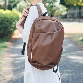 L'AMIPLUS | ガバッと一目瞭然！仕分け上手撥水リュック