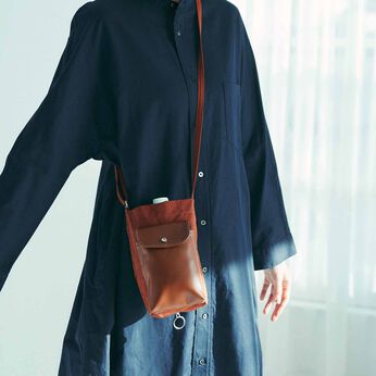 L'AMIPLUS | ペットボトルホルダーが出現フラップ付きポシェット