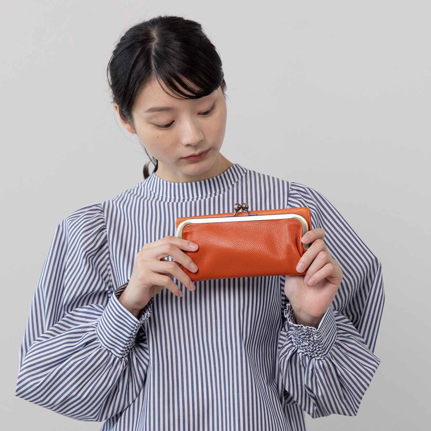 L'AMIPLUS|ラミプリュス レトロがま口がかわいい 薄め仕様の本革長財布〈キャメルオレンジ〉