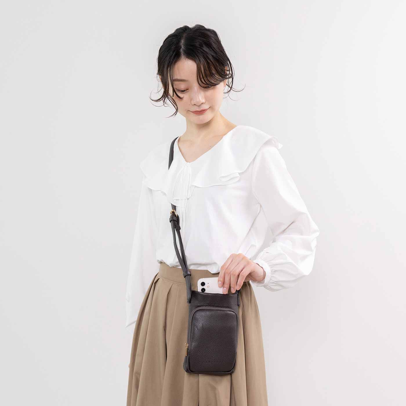 L'AMIPLUS|ラミプリュス　いっしょに持ち歩きたい小物はじゃばらポケットへIN！ 手ぶらスマホポシェットの会