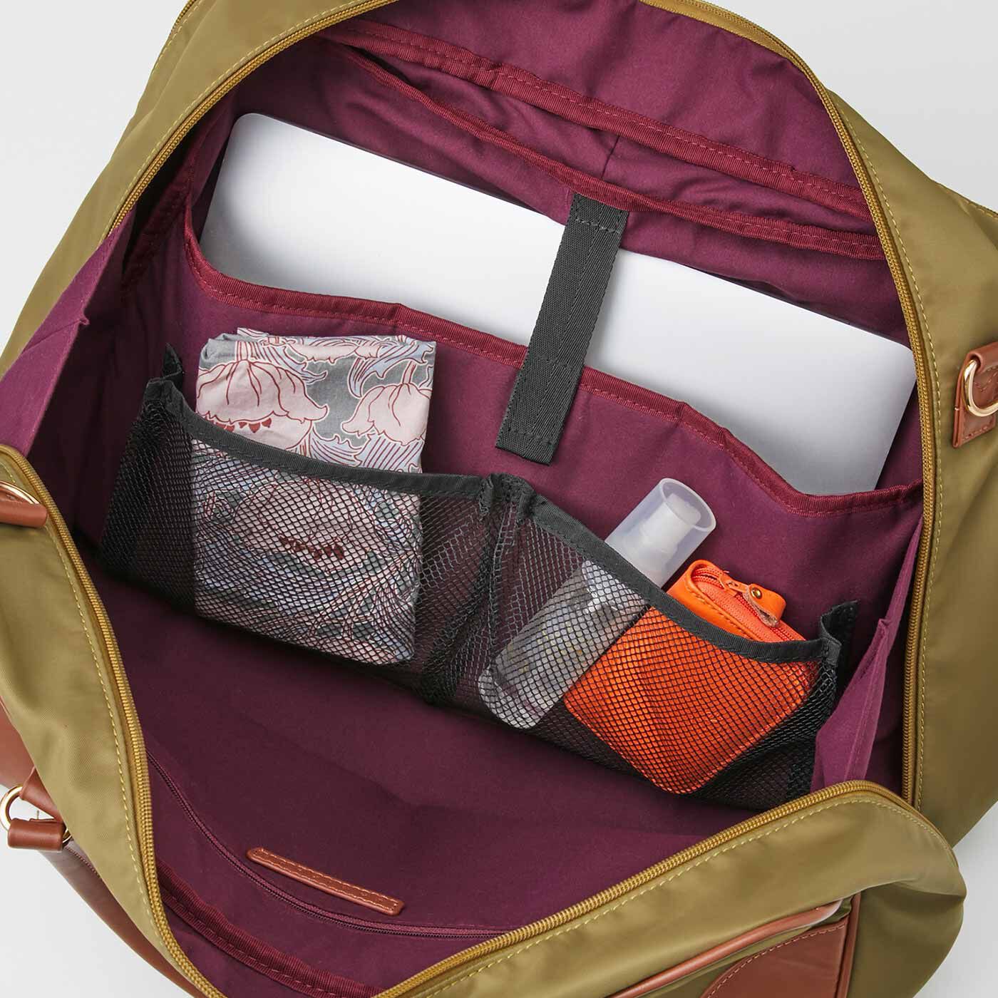 L'AMIPLUS［ラミプリュス］|ラミプリュス きれいめ上品 ガバッと開いて一目瞭然！ 180度オープン部屋が便利なトラベルボストンバッグ|大ポケットはパソコンも入れられるクッション入り。小ポケットは、中が見やすいメッシュタイプ。