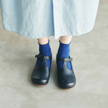 L'AMIPLUS［ラミプリュス］ | 本革Tストラップシューズ〈ブラック〉