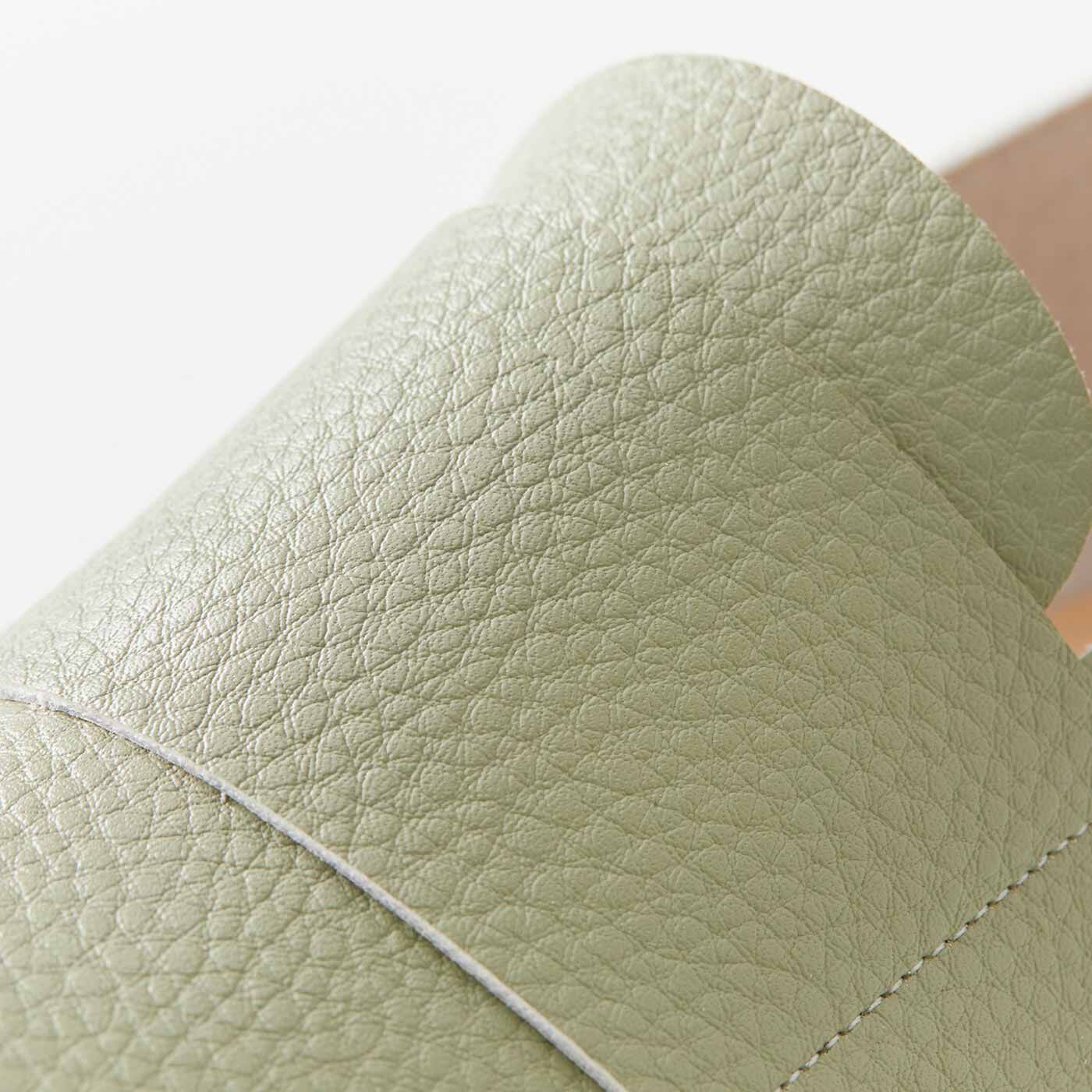 L'AMIPLUS|ラミプリュス 甲をしっかりカバー やわらか合皮の華奢（きゃしゃ）見えラウンドシューズの会|縁巻き処理がない仕様なので肌当たりやわらか。