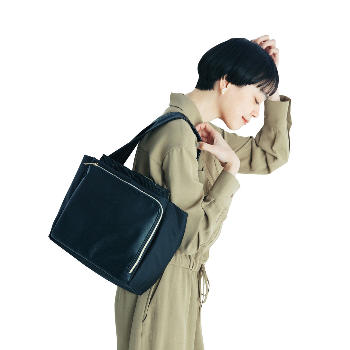 L'AMIPLUS|ラミプリュス　内側総メッシュで整理整とん　異素材コンビのやわらか上品ボックストート〈リッチブラック〉