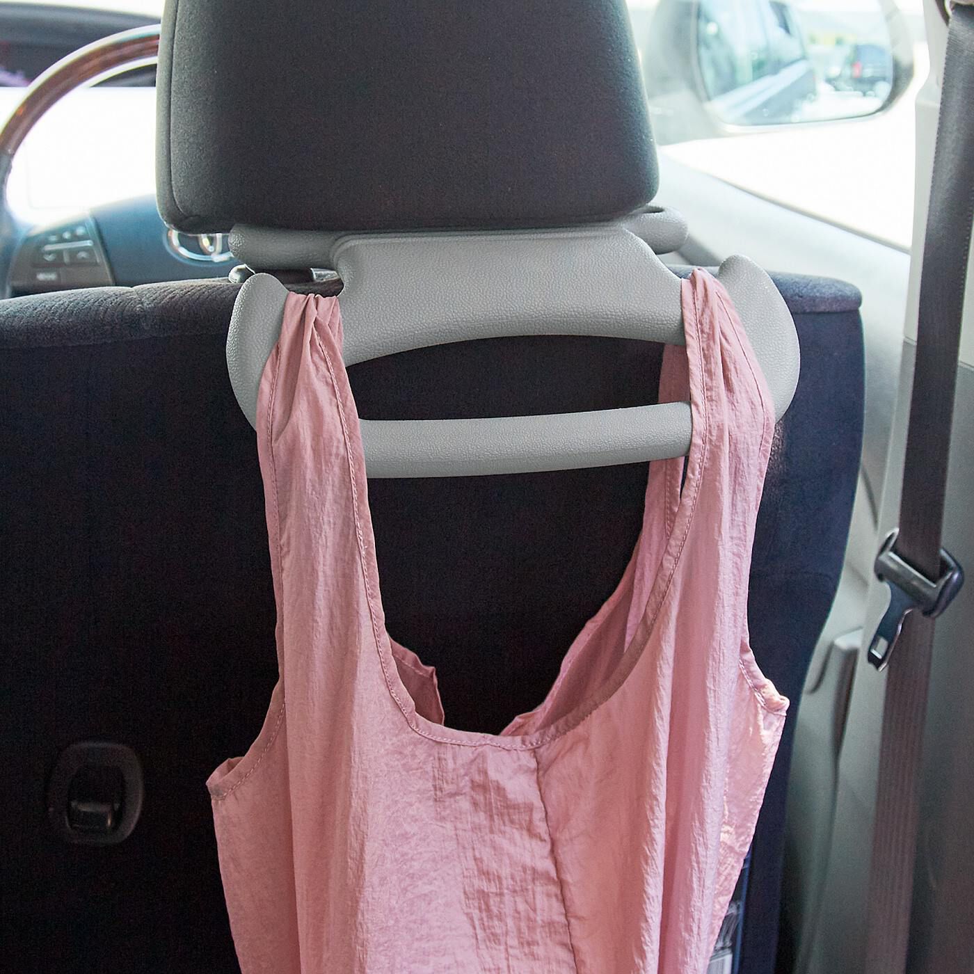 L'AMIPLUS|ラミプリュス　車の乗り降りらくらく あんしん持ち手|買い物袋や、バッグを掛けておくのに便利なフック付き。袋をかけてゴミ入れにも。