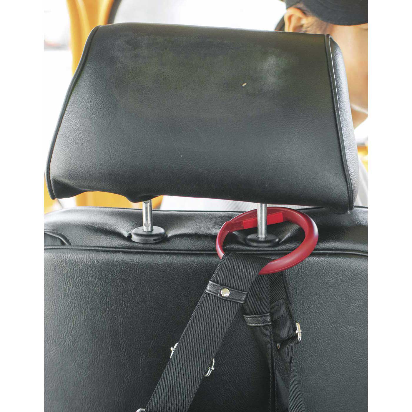 L'AMIPLUS|25kgまでOK！ワンアクションで簡単取り付けバッグハンガーの会|ヘッドレストに引っ掛けて、お買い物の荷物や遊び道具の雪崩（なだれ）を防止。