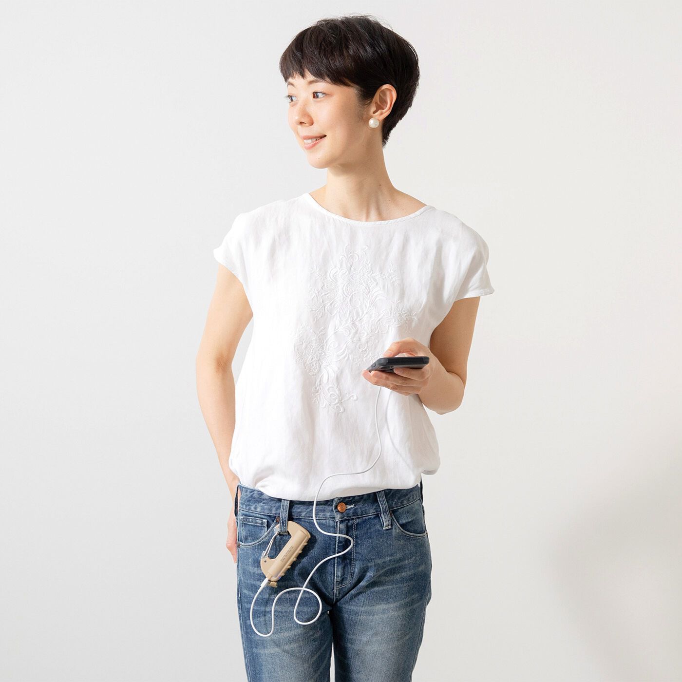 L'AMIPLUS|ラミプリュス　充電しながらリュックやかばんにつるせる　カラビナ式モバイルバッテリーの会|カラビナでベルトループに。