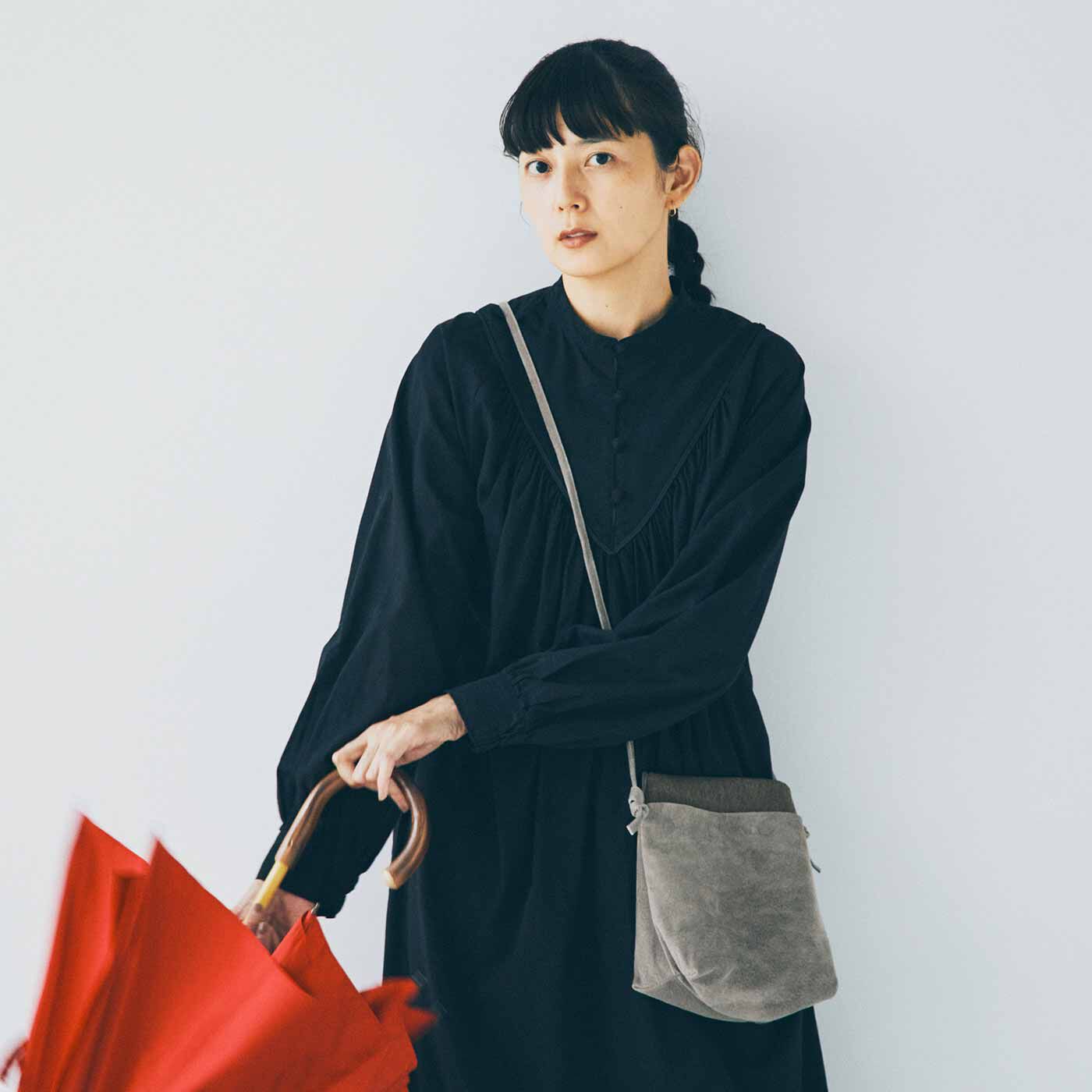 L'AMIPLUS|ラミプリュス　自分へのご褒美 本革スエードの撥水ショルダーバッグ