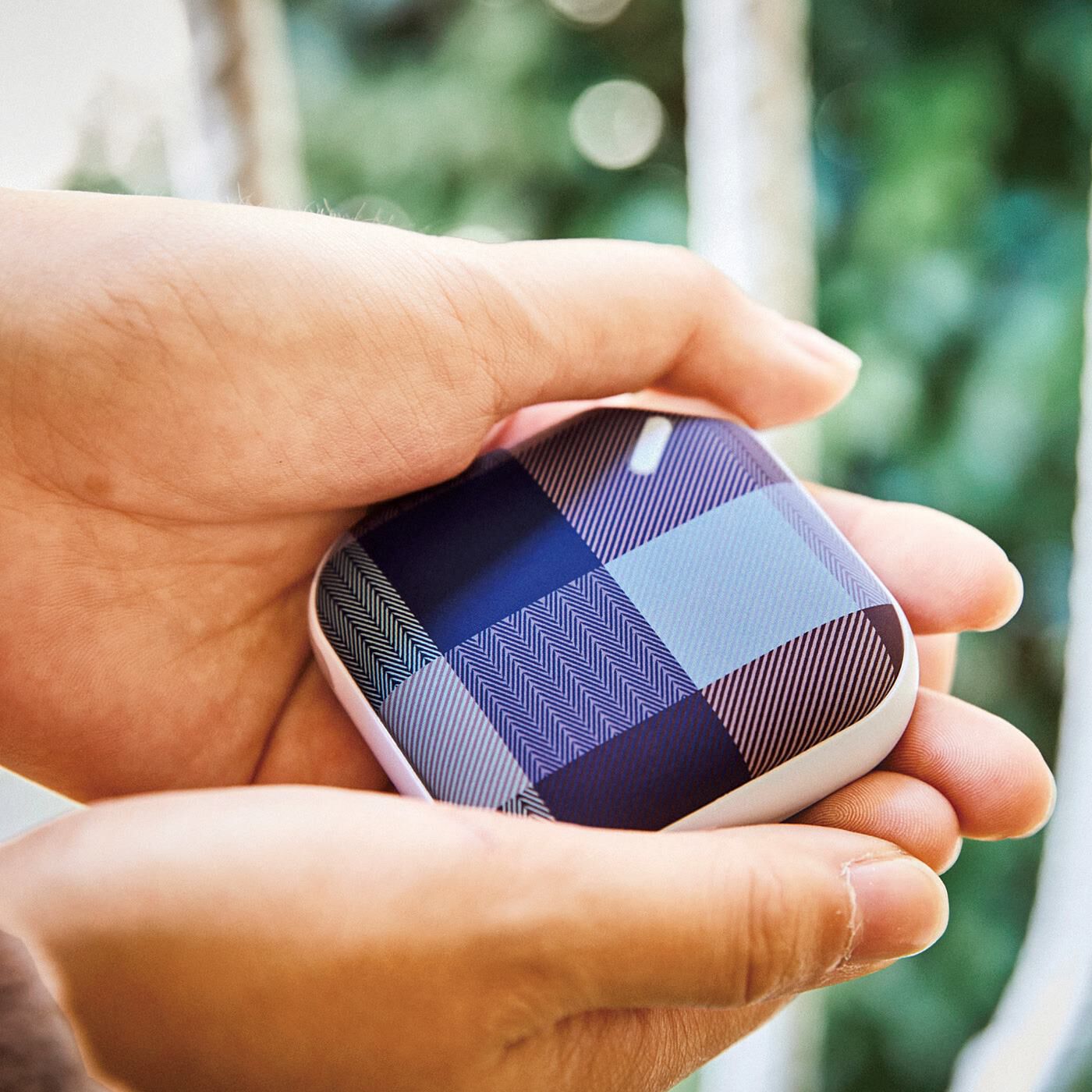 L'AMIPLUS|ラミプリュス　軽くて持ち運びやすい！　繰り返し使えてコンパクトな充電式カイロ〈ＬＥＤライト付き〉の会
