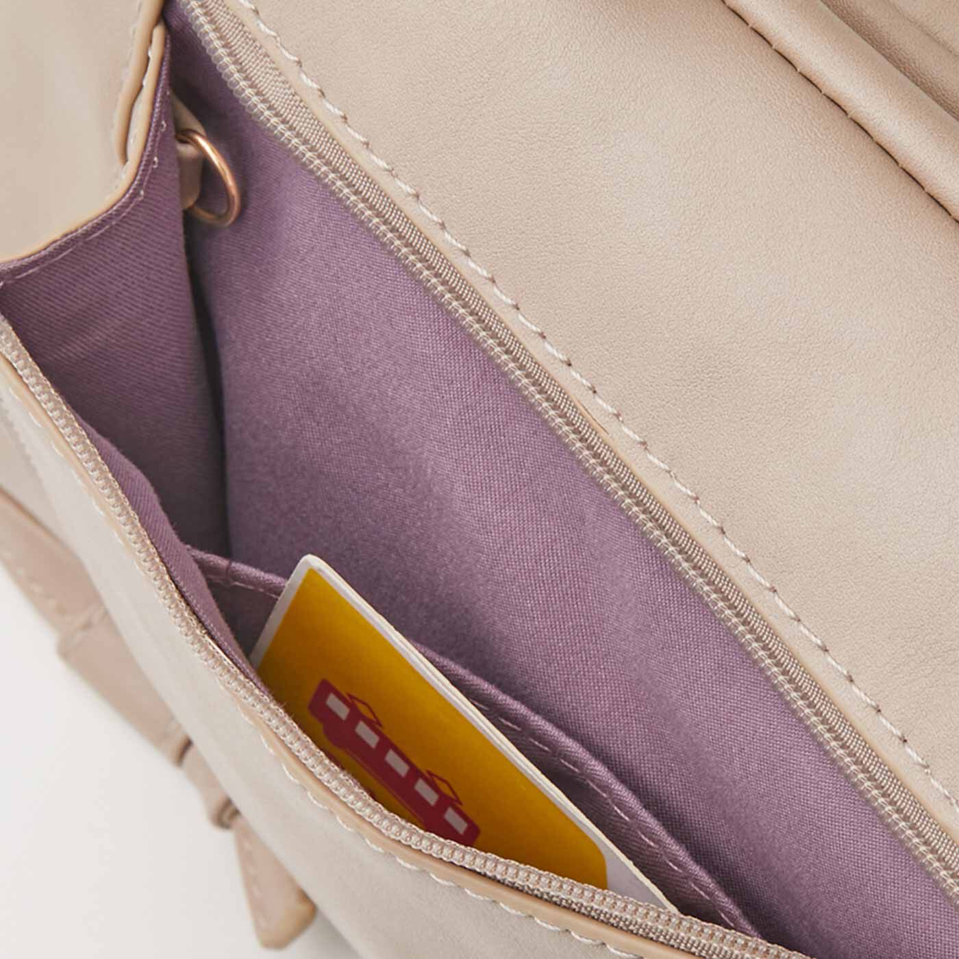 L'AMIPLUS|ラミプリュス がま口部屋が付いた縦型ショルダーマイポッケの会|カード入れとDカン付き。