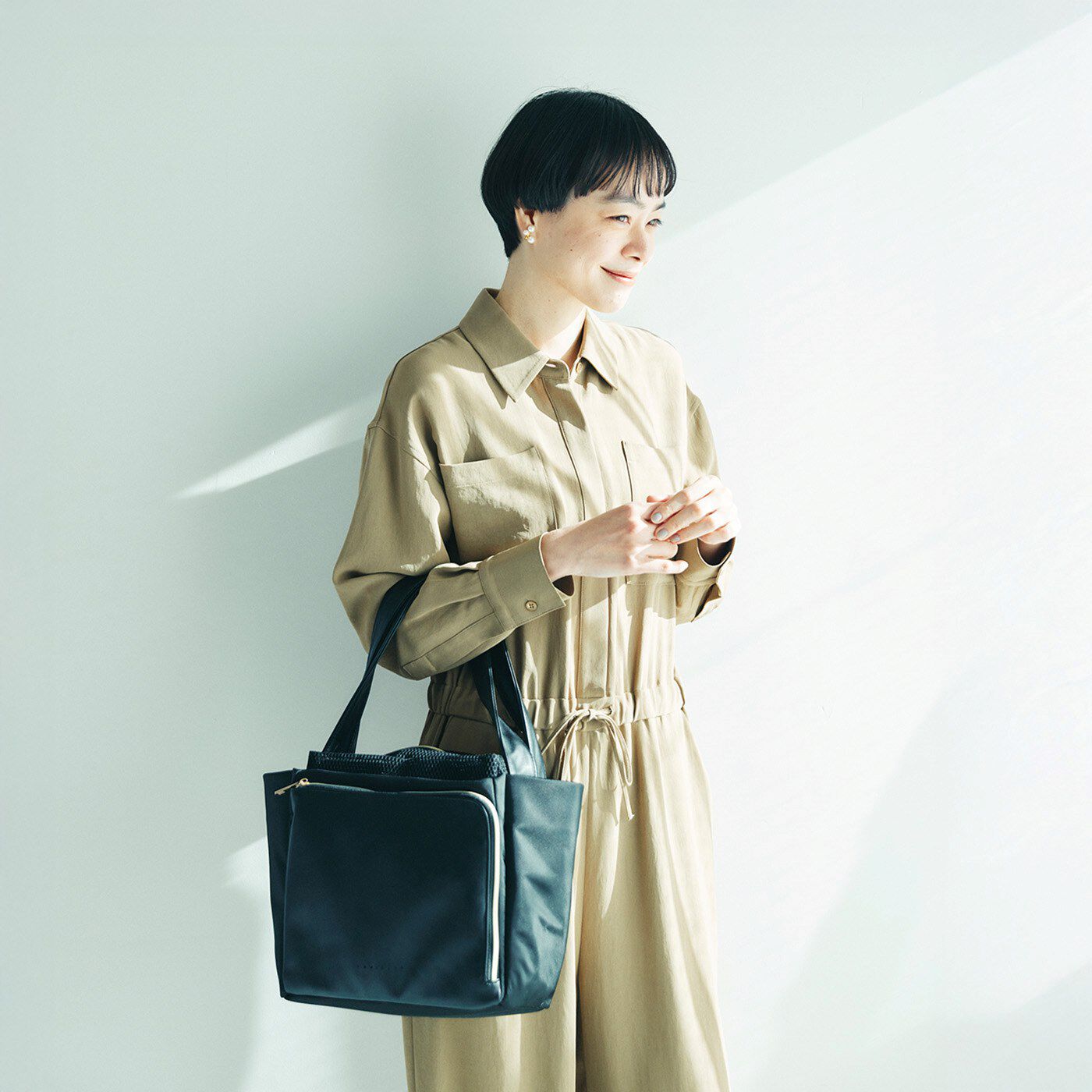 L'AMIPLUS|ラミプリュス　内側総メッシュで整理整とん　異素材コンビのやわらか上品ボックストート〈リッチブラック〉
