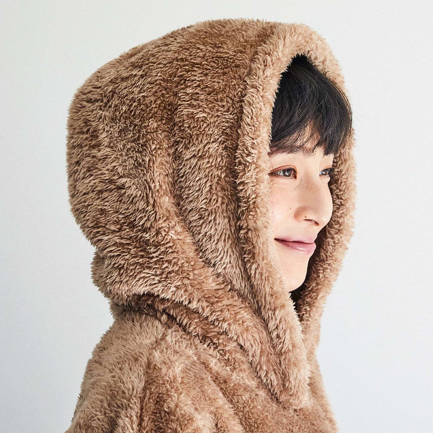 L'AMIPLUS|ラミプリュス　もこもこ２種類のボアに包まれる　フードが付いた毛布ワンピースの会|首や頭もあたたかいフード付き。