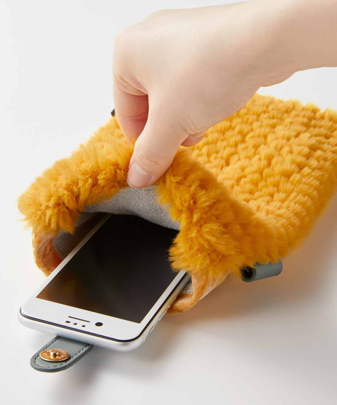 L'AMIPLUS|ラミプリュス まるで動物 もふもふ癒やされるスマホショルダーの会|クリーナーとして、指紋などのスマホ画面の汚れをふきとります。