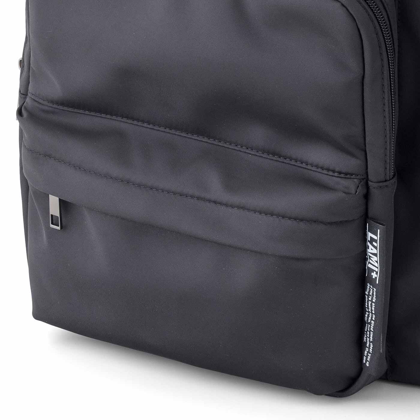 L'AMIPLUS|ラミプリュス みんなが使える 多層ポケット撥水（はっすい）マイバディーリュック〈ブラック〉|カードやかぎが取り出しやすい浅めの立体フロントミニポケット。