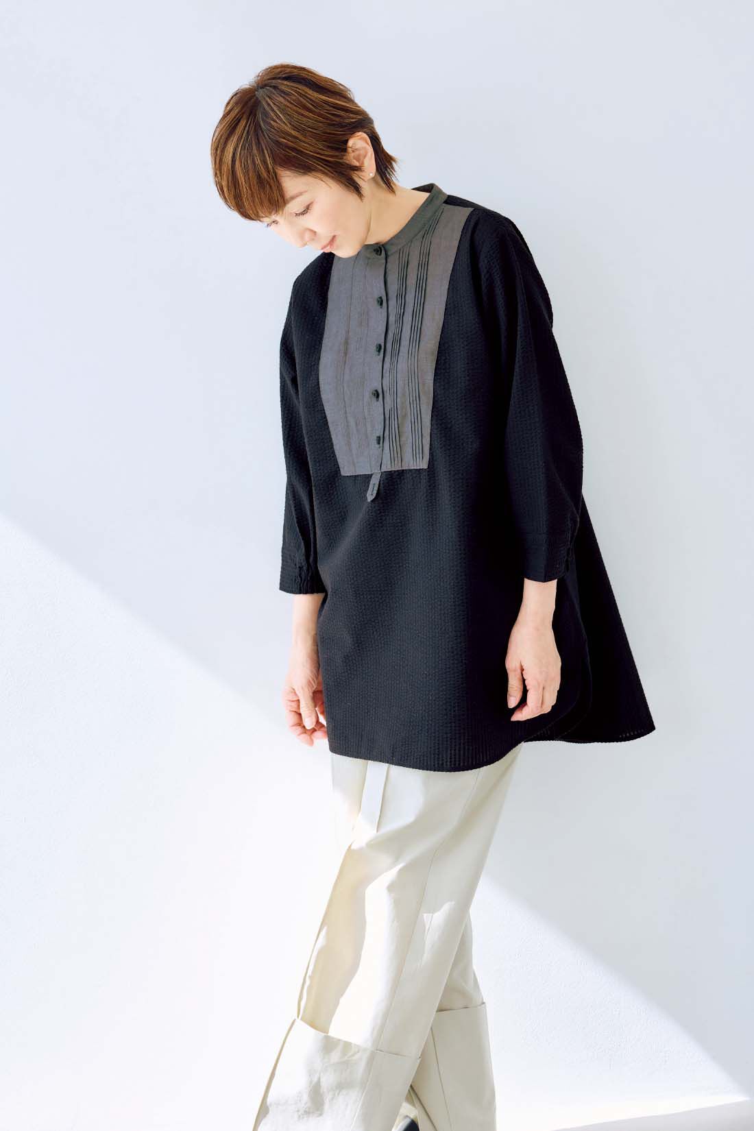 frauglatt|大人の女史会×frauglatt　顔うつり華やぐブザム切り替え レフ板チュニックシャツ|ザ・オールマイティーな〈凛ブラック〉