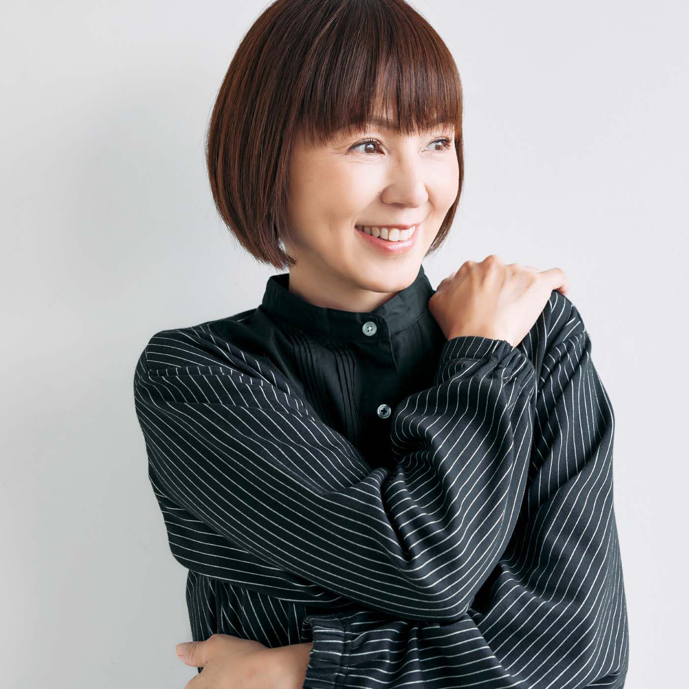 frauglatt|大人の女史会×frauglatt　顔うつりすっきりチュニック〈凛（りん）ブラック〉|伸びやかなカットソー素材だから、動きやすくて着心地らくちんです。
