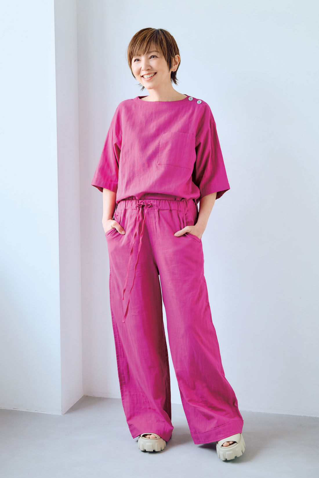 frauglatt|大人の女史会×frauglatt　ほどよい抜け感で自信をまとう 華奢（きゃしゃ）見えダブルガーゼトップス|同素材のパンツと一緒に着用すれば、オールインワン風に。