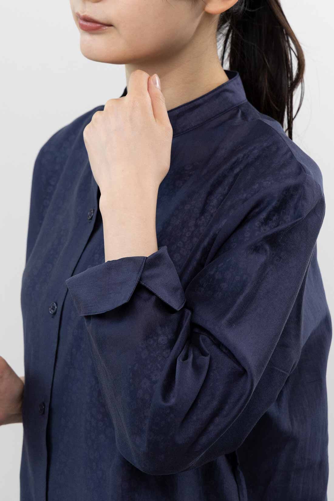 frauglatt|フラウグラット　ほんのり透け感♪ 上品に着こなせる艶（つや）やかシアーシャツの会|スリット入りのカフス風袖口。