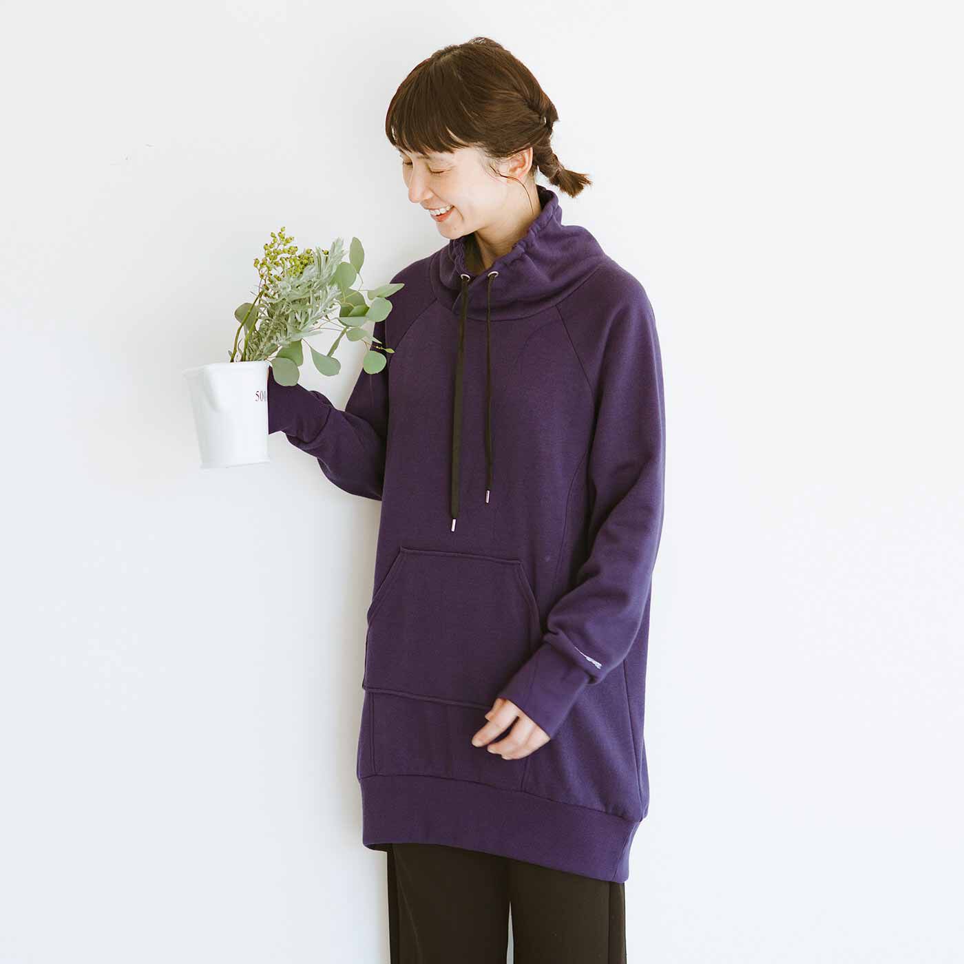 frauglatt|フラウグラット　大人のパーカー風ハイネック♪ すっぽりあったかかるホカ裏起毛チュニックの会|プッシュアップしやすいロングリブは、手の甲まであったか。
