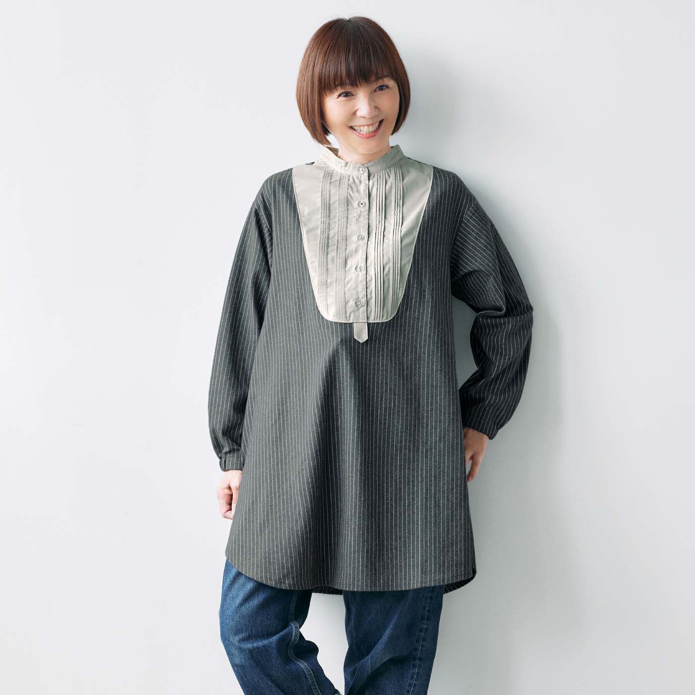 frauglatt|大人の女史会×frauglatt　顔うつり華やかレフ板チュニック〈艶（つや）グレー〉