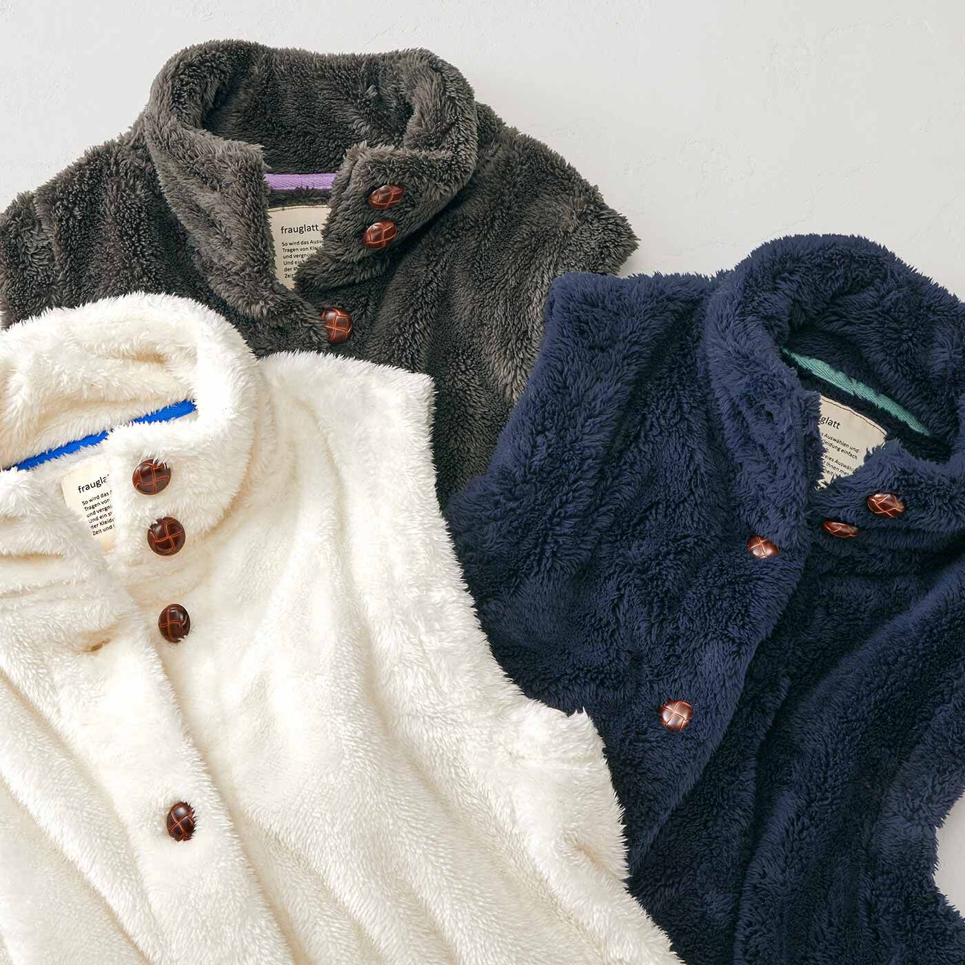 frauglatt|フラウグラット　首もとから腰まであったか♪ すっきりハイネックのふわほわ軽ボアベストの会|衿裏の配色テープはこっそりアクセント。