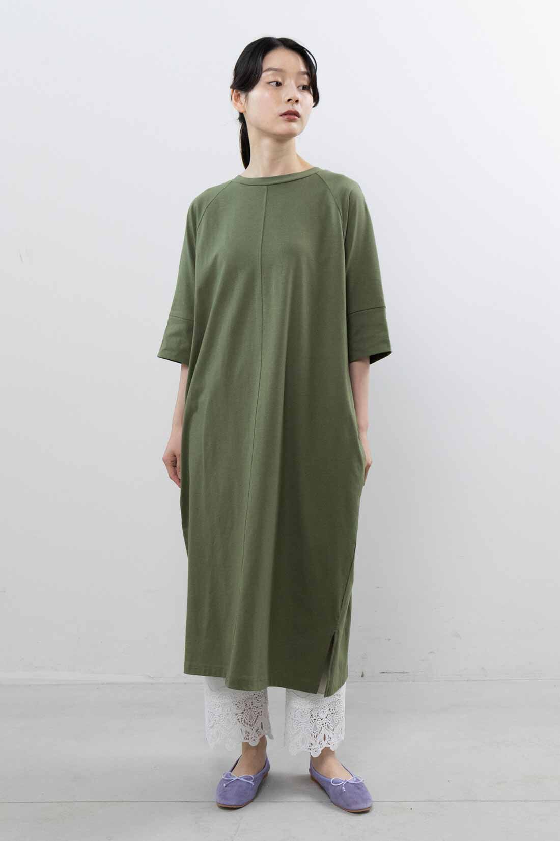 frauglatt|フラウグラット　汗に負けない♪ すっぽりゆるらくなTシャツロングワンピース〈汗じみ対策〉の会|つまり気味の首もとで、身だしなみも◎。