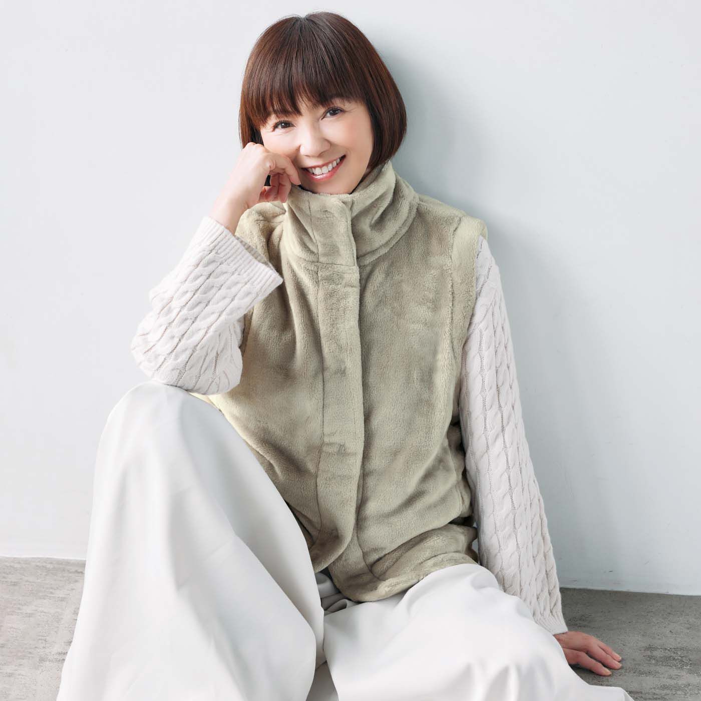 frauglatt|大人の女史会×frauglatt　ハイネック仕上げであったかい 艶（つや）めくとろみボアベスト〈ベージュ〉