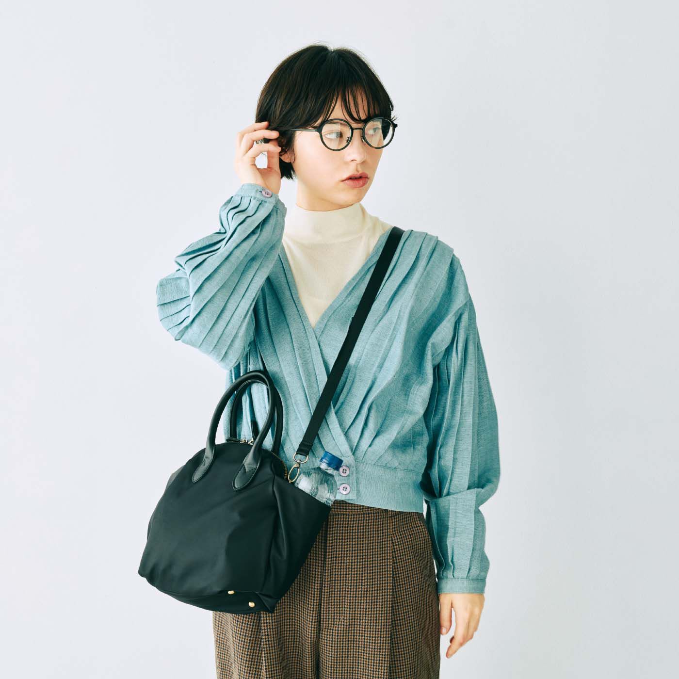 am&be|ａｍ＆ｂｅ　両サイドポケットで大容量　おめかしにとりあえず　ショルダーにもなる２－ＷＡＹバッグの会