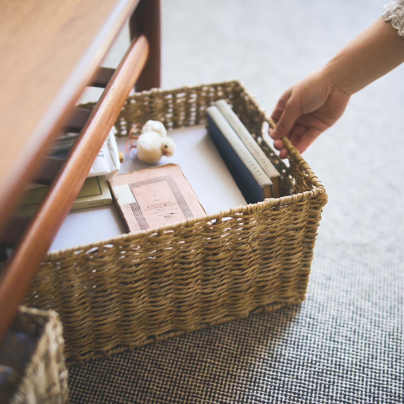 am&be|ａｍ＆ｂｅ　すき間収納で生活感を目隠し キャスター付きラタン風バスケット