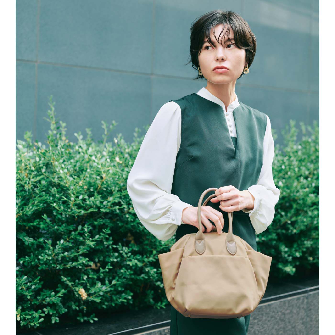am&be|ａｍ＆ｂｅ　両サイドポケットで大容量　おめかしにとりあえず　ショルダーにもなる２－ＷＡＹバッグの会