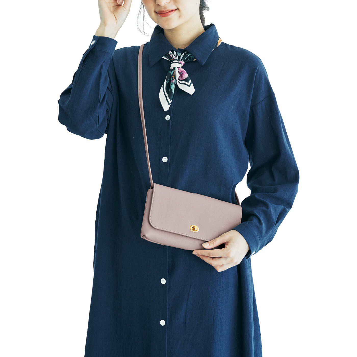 am&be|ａｍ＆ｂｅ　ショルダーストラップ付きで肌身離さず持ち歩き　お金と仲よくなる３点セット長財布|スマホも入るのでこれだけでお出かけＯＫ。