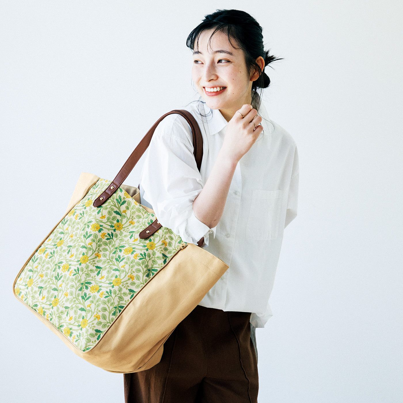 am&be|ａｍ＆ｂｅ　アンティークフラワー　荷物が増えても安心　３倍にまちが広がる帆布トートバッグの会