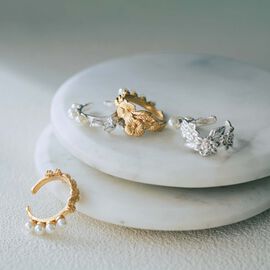 am&be | イヤカフにもなる2‐WAYパール風リング