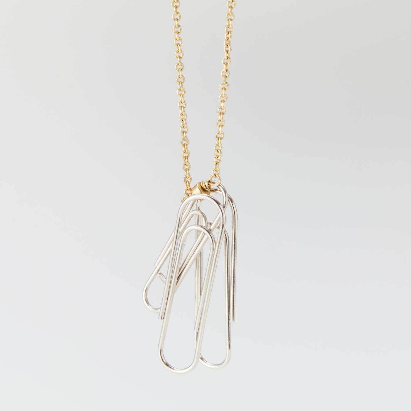am&be|am＆be　凝りをほぐして心ものびやか しあわせを運ぶツバメのフロントオープン磁気ネックレス