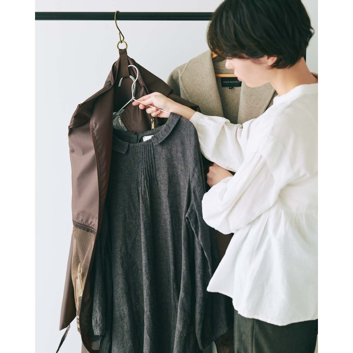 am&be|am＆be　ハンガーに掛けたままワードローブまるごとお出かけ ショルダーガーメントバッグ