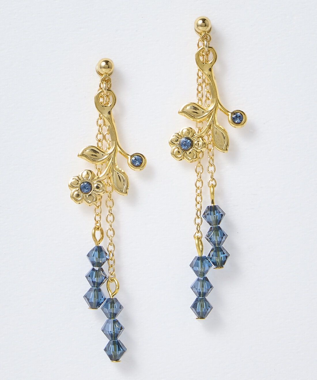 OSYAIRO|OSYAIRO お花と6粒クリスタルガラスのイヤアクセ〈ブルー〉