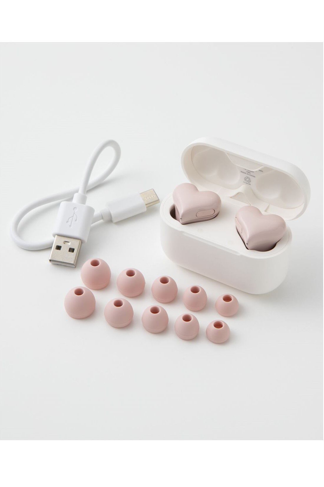 OSYAIRO|ほんのり色づくハートのイヤホンHeartBuds〈ピンク〉|お届け時はSサイズのイヤーピースがイヤホンに装着されています。かんたんガイド、保証書（1年間）も付いています。