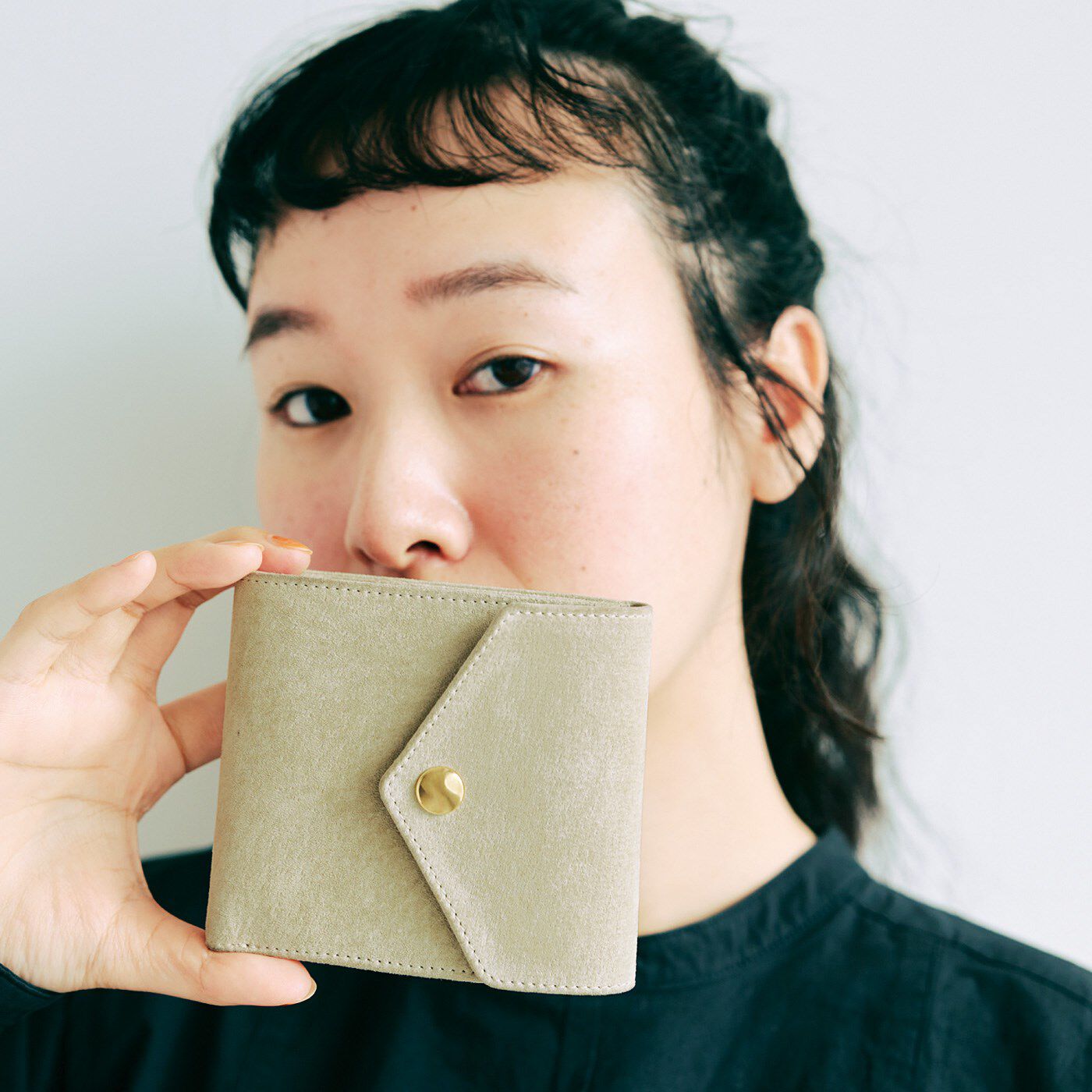 el:ment|el:ment　やわらかで手になじむ　洗える本革スエード二つ折り財布〈モスベージュ〉