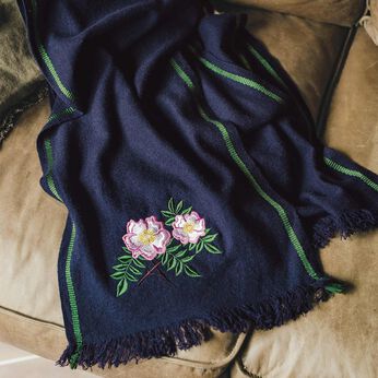 el:ment［エルメント］ | 絶滅危惧植物刺繍入り ヤクウールストール