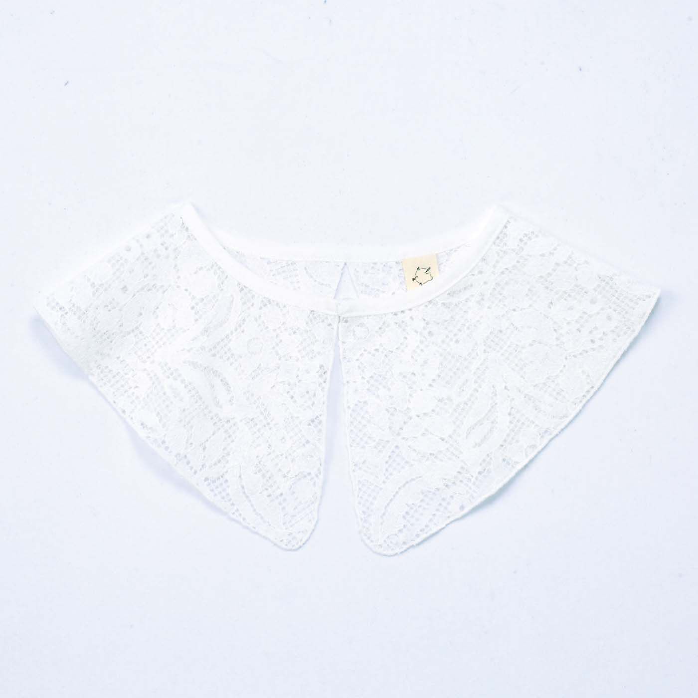 el:ment［エルメント］|el:ment　手持ちの服を愛せる オーガニックコットン遣いのレース付け衿の会|〈リリーホワイト〉
