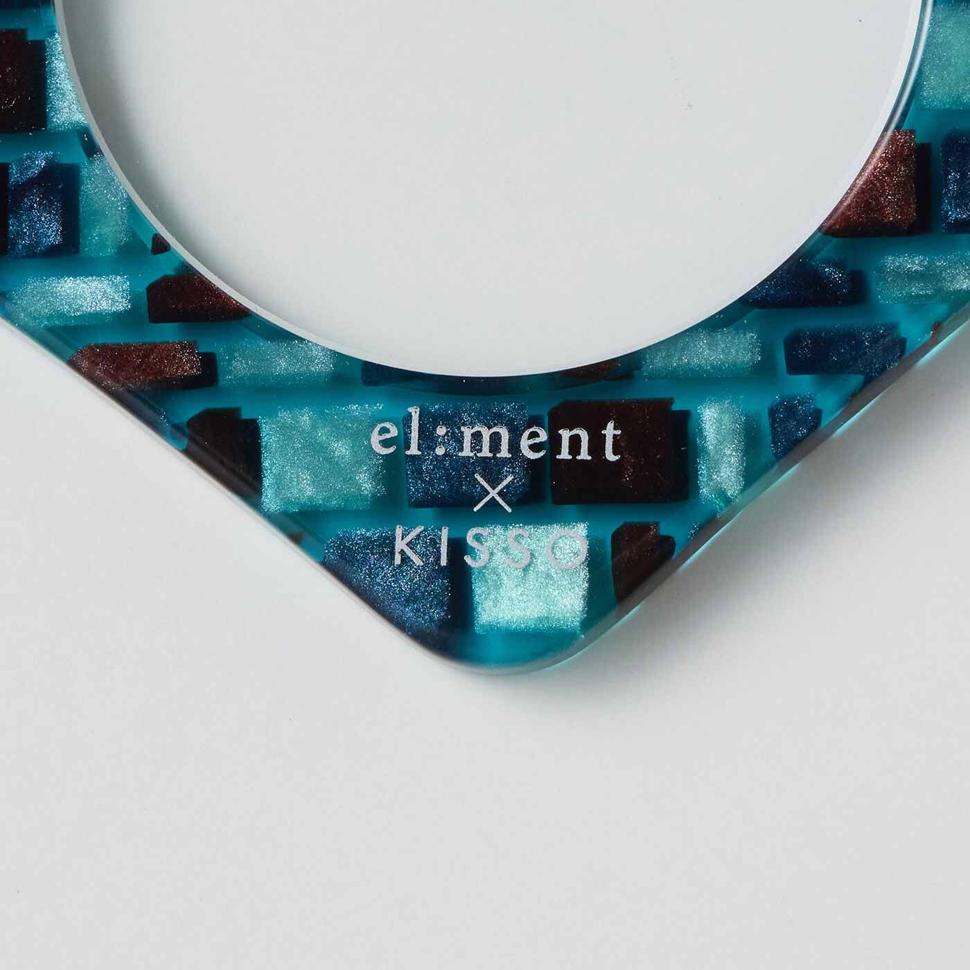 el:ment|el：ment×KISSO 福井・鯖江の眼鏡技術生まれ 装いに華やぎをそえる本格ルーペネックレス〈モザイクブルー〉|裏面には、el:ment×KISSOのロゴ入り。