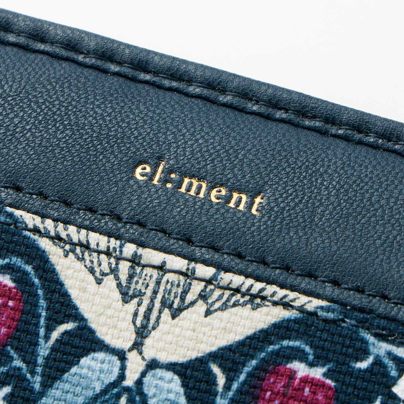 el:ment|el:ment ベストオブモリス　本革遣いのじゃばら長財布〈いちご泥棒〉|本革にel:mentのロゴを箔押ししました。